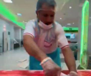 آماده‌سازی کیک تولد امام زمان در حرم رضوی