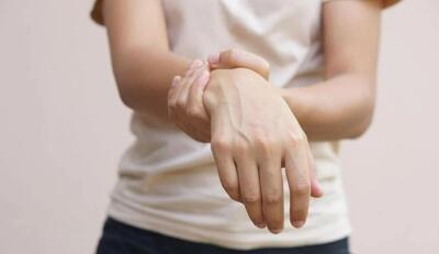  چرا وقتی سرتان را می‌چرخانید، دست‌تان بی‌حس می‌شود؟ این عارضه چه معنایی دارد؟