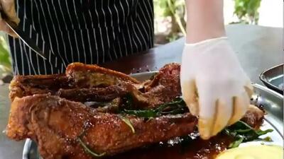  غذای خیابانی بانکوک: بال شتر مرغ سرخ شده