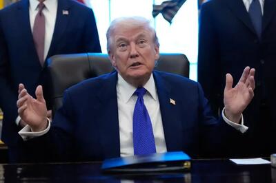 ترامپ به گزارشگر سی‌ان‌ان: چرا هیچ وقت لبخند نمی‌زنی؟ شرم بر تو!