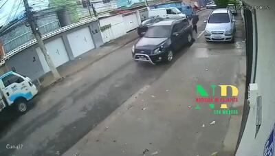 ویدئویی هولناک از اقدام به قتل در خیابان؛ راننده شاسی‌بلند موتورسوار را زیر گرفت