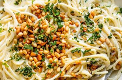 طرز تهیه اسپاگتی با سس ماست و دانه کاج