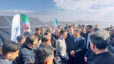  افتتاح نیروگاه ۱۰۰ مگاواتی فروغ کویر چادرملو با حضور وزیر صمت