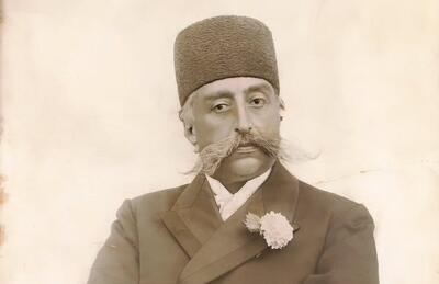  عکس/ مظفرالدین‌شاه در حال نوشیدن آب معدنی در فرانسه