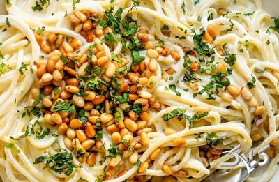  طرز تهیه اسپاگتی با سس ماست و دانه کاج - مجله اینترنتی کولاک