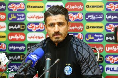 وریا غفوری: برای بازی فردا تمام بازیکنان در دسترس هستند/ کیفیت بد زمین تمرکز تیم را پایین می‌آورد - پارس فوتبال