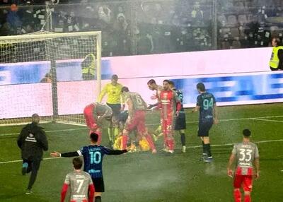 بازداشت نوجوان اینتری به خاطر پرتاب ترقه - پارس فوتبال