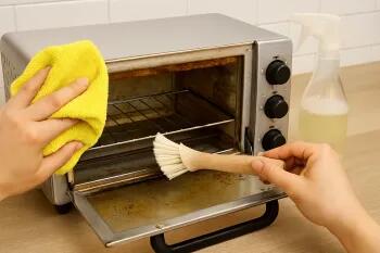  چگونه چربی داخل توستر را تمیز کنیم؟
