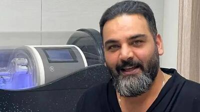  چیدمان شیک مبلمان لاکچری و خوش رنگ خانه مدرن احسان علیخانی/ بوفه چوبی ، میز جلو مبلی، تابلو دیواری و عتیقه جات