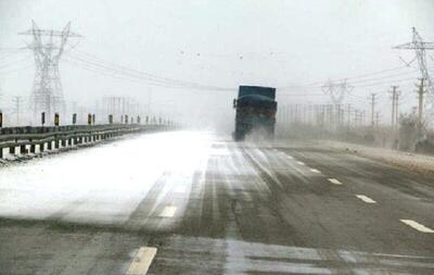 ترافیک سنگین در ۵ محور اصلی کشور و لغزندگی جاده‌ها در ۲۲ استان (۱۵ بهمن ۱۴۰۴)