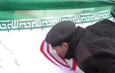  این پرچم امانت است؛ صاحب اصلی‌اش می‌آید ..
