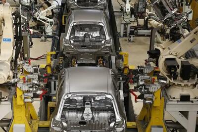 تولید خودروی سواری ۱۰ درصد کاهش یافت