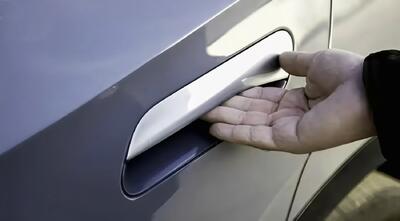 استاندارد ایمنی جدید خودروهای چینی / استفاده از دستگیره مخفی‌شونده ممنوع شد