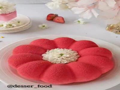  دسر مخملی توت فرنگی