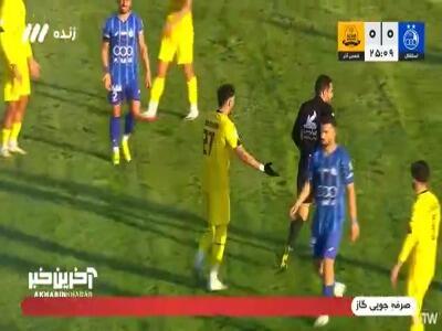 رضا محمدی، بازیکن شمس‌آذر با دریافت کارت زرد دوم از زمین اخراج شد