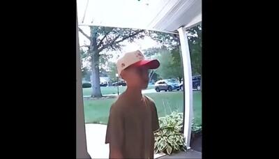  صحنه خنده دار پسر مودب در چالش زنگ در و فرار