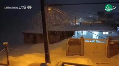  ببینید/ برف در این استان هم‌قد پشت‌بام‌ها شد