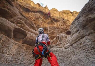  نجات دو کوهنورد گرفتار در دیواره دره گاهان تفت - اکونیوز