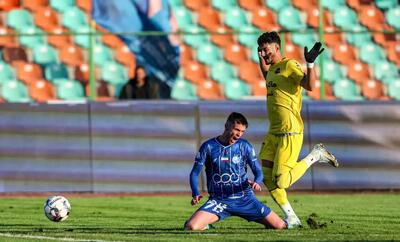 VAR همه‌چیز را عوض کرد؛ گل سوم استقلال مردود، پنالتی برای شمس‌آذر