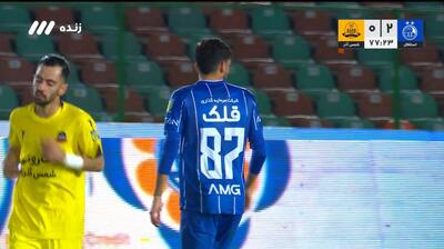 شوت زیبای قلی زاده به تیر دروازه شمس آذر برخورد کرد