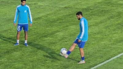 گرم کردن بازیکنان استقلال و شمس آذر قبل از آغاز بازی