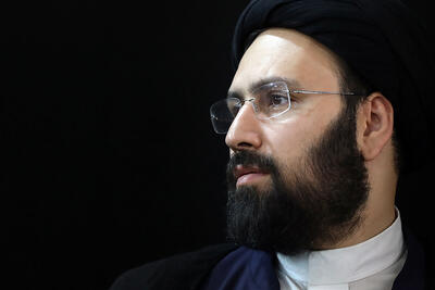  نوه امام خمینی: طبق نظرسنجی‌ها  آیت‌الله خامنه‌ای محبوب‌ترین شخصیت ایران است | اسرائیل فقط و فقط دنبال تجزیه ایران است
