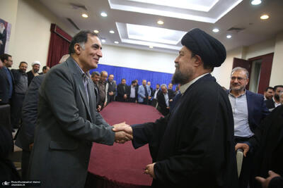  دیدار رئیس  و جمعی از معاونین بنیاد شهید و امور ایثارگران با سید حسن خمینی