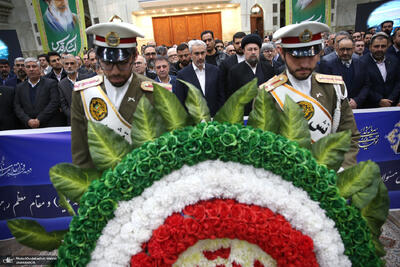  تجدید میثاق وزیر اقتصاد و جمعی از مدیران اقتصادی با آرمان های امام خمینی (س)