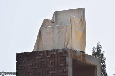  گلباران محل جلوس امام خمینی (س) در بهشت زهرا (س)