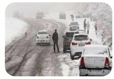 اگر در برف و کولاک در خودرو گیر افتادیم، چطور زنده بمانیم؟