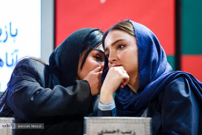  تصاویر | قاب‌هایی جالب توجه از فوتوکال و نشست خبری فیلم بیلبورد در چهل‌وچهارمین جشنواره فیلم فجر