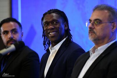 چه کسی سیدورف را برای استقلال لقمه گرفت؟