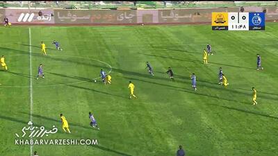 ویدیو| صحنه بحث برانگیز بازی استقلال - شمس آذر؛ اخراج یا کارت زرد؟