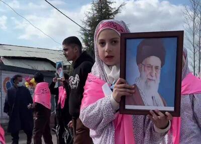  فیلم/ راهپیمایی کودکان کشمیری به مناسبت میلاد امام زمان (عج) و در حمایت از رهبر انقلاب