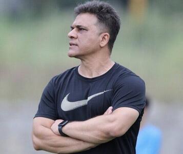 رضایی: اگر ۱۰ نفره نبودیم استقلال تا فردا هم گل نمی‌زد