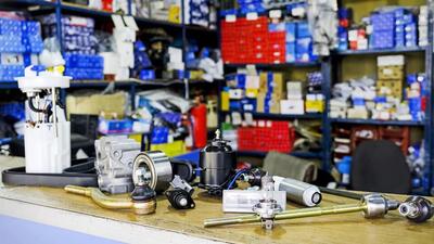 کشف هزاران قطعه لوازم یدکی قاچاق در تهران