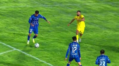 برخورد ضربه زیبای قلی زاده به تیردروازه شمس آذر