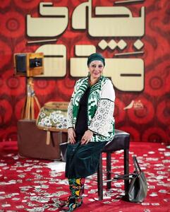  زهرا داوودنژاد با کت گلدوزی‌شده و بوت‌های طرح‌دار