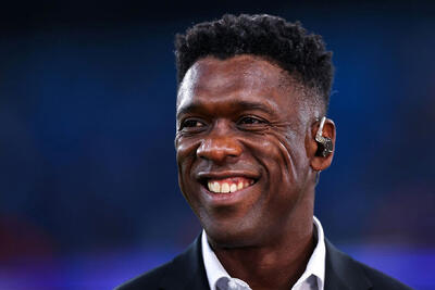  کلارنس سیدروف را چه کسی به استقلال معرفی کرد؟