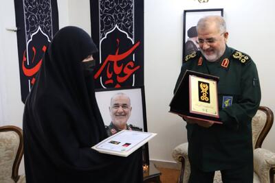  اهدای درجه سپهبدی به خانواده شهید سلامی