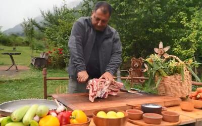  غذای روستایی در آذربایجان؛ تهیه استیک و بلال زغالی در کوهستان