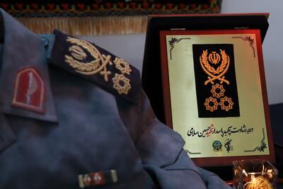  اهدای درجه سپهبدی شهید سلامی به خانواده وی