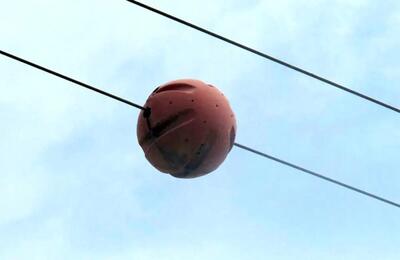  توپ‌های نارنجی روی خطوط برق چه کاربردی دارند؟