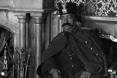  سلفی ناصرالدین‌شاه با همسرانش در کاخ گلستان