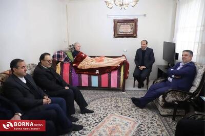  استاندار مرکزی در دیدار با جانباز سرافراز «رضا محمدی» بر انتقال فرهنگ ایثار به نسل های جدید تأکید کرد