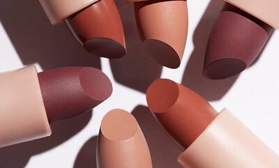  کدام رنگ رژ لب گوشتی برای رنگ پوست شما مناسب است؟ راهنمای کامل برای انتخاب درست - چی بپوشم