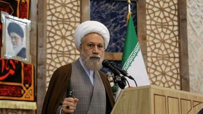  امام‌جمعه شیراز: برخی افراد ساده‌لوح داخلی تصور می‌کنند راهی برای سازش وجود دارد/ رهبر انقلاب با تدبیر صحنه را مدیریت می‌کند