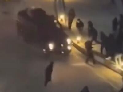  واکنشی به زیر گرفتن مردم با خودرو ضد شورش: راننده تحت فشار بود