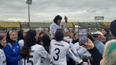  مراسم خداحافظی سارا قمی ستاره فوتبال بانوان از مستطیل سبز