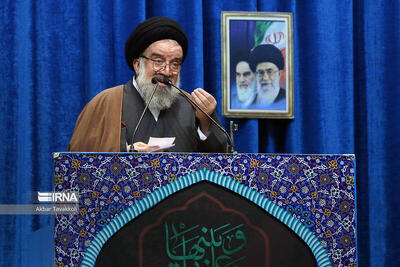  حضور مردم در صحنه راز پیروزی انقلاب و نظام است/ انقلاب اسلامی ایران را از بردگی آمریکا نجات داد